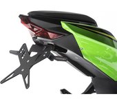 PROTECH Kit de soporte de matrícula  que incluye reflector y placa de acero inoxidable ligero/aluminio recubierto de polvo negro - Negro