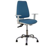 Elche blanca - Silla de oficina ergonómica con mecanismo asincro, regulable en altura y ruedas de parqué - Base cromada. Asiento y respaldo tapizados en tejido BALI color azul cielo.