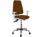 Elche blanca - Silla de oficina ergonómica con mecanismo asincro, regulable en altura y ruedas de parqué - Base cromada. Asiento y respaldo tapizados en tejido BALI color marrón oscuro.