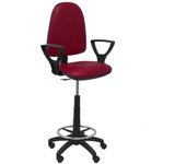 Piqueras y Crespo Ayna Taburete - Taburete ergonómico con Mecanismo de Contacto Permanente, Regulable en Altura y aro reposapiés - Asiento y Respaldo tapizados en Tejido símilpiel Color Granate