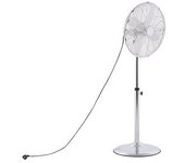 Ventilador De Piso De Metal Altura Ajustable Plateado Sala De Estar Ventilador De Pie Dormitorio Moderno Trent - Plateado