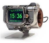 Fallout Pip-Boy: brazalete de espuma viscoelástica fundido a presión de tamaño real para cosplay, cuenta con pantalla LCD con 45 animaciones, radio FM, reloj despertador y soporte, regalo oficial