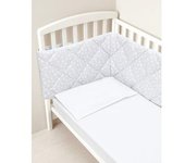Protector de cuna con estampado de nubes