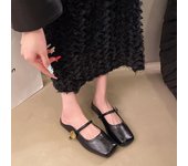 Zapatillas de mujer para uso exterior, primavera 2025, nuevas, súper fuego, francesas, retro, sencillas y versátiles, de suela plana, medias zapatillas 35