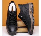 Botas de invierno 2024 para hombre, zapatos de cuero genuino, suela gruesa, botas de nieve cálidas de felpa, botas de tobillo de algodón de marca de moda para hombre, color negro 39 negro