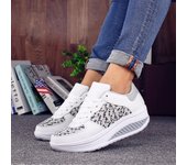 Primavera y novedad de verano, zapatos con balancín, zapatos de mujer, zapatos de viaje de suela gruesa, zapatos para correr para mujer, zapatos informales ligeros de talla grande 35
