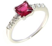 Anillo de plata 'Sissi' rubí blanco (rodio) 52