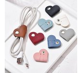 Organizador de cables y auriculares de cuero con forma de corazón marrón
