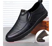 Mocasines de cuero para hombre, zapatos planos antideslizantes para caminar, zapatos informales transpirables para exteriores, zapatillas de deporte para conducir en la oficina y el trabajo 39 negro