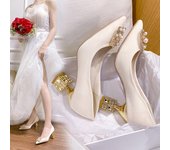 Otoño señoras tacones altos puntiagudos tacón en forma de alto 7 cm zapatos de boda hebilla cuadrada zapato de banquete de viaje tacones altos 35 beige