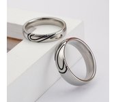 Anillo de acero de titanio Anillo de confrontación de pareja en forma de amor 4mm6