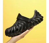 Nuevas sandalias de playa para hombre, informales, de verano, para exteriores, con agujeros, transpirables, sandalias de agua para hombre, chanclas para hombre, zuecos ligeros 40