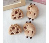 Bonito broche de muñeco de peluche de Animal Capybara, ropa de peluche suave y esponjosa, alfileres, mochilas, accesorios de decoración A1