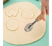 Pasta Cutter Roller Mold One-click Shaping Stainless Steel Blade Ergonomic Handle Easy to Clean