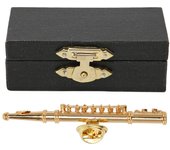 Broche de flauta, elegante broche de instrumento musical en miniatura dorado con forro de terciopelo rojo.