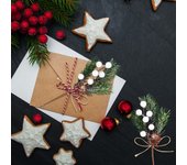 Ramas de tallos rojos, decoración de bayas navideñas, conos artificiales, rama artesanal, selección de corona blanco