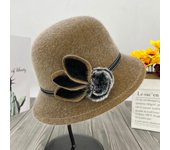 Sombreros de mujer Otoño Invierno Sombreros de madres Piel de visón sintética Sombreros de pescador Sombreros de lavabo con bolas de piel Sombreros de abuela de moda para personas mayores de mediana edad One size