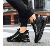 Fujeak - Zapatillas de correr de estilo nuevo para hombre, zapatos deportivos con cordones, zapatillas de deporte para caminar al aire libre, zapatillas casuales de malla 39 negro