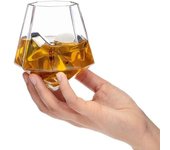 El vaso de cristal está diseñado exclusivamente para whisky, vino y vino.