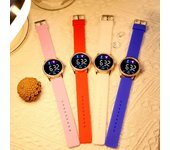 Reloj de pareja unisex Reloj digital Tipo de botón Correa de muñeca de silicona ajustable suave Decoración de diamantes de imitación Pantalla LED legible Hora precisa Reloj para adultos rosa claro