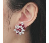 Nuevos y magníficos pendientes rojos / blancos CZ Stud 2022 Nuevos accesorios de perforación de orejas para la fiesta de bodas de compromiso para joyería de moda femenina
