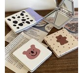 Espejo de maquillaje portátil con forma de arena movediza brillante, espejo de mano cuadrado con aumento, espejo de maquillaje de pie, espejo de bolsillo plegable, bonito y compacto para niñas