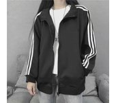 Chaqueta coreana unisex de tres rayas primavera/verano 2023: Camiseta de béisbol ligera, holgada y moderna para hombres, mujeres y estudiantes. L