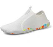 Zapatos acuáticos suaves y elásticos para hombre, zapatillas ligeras de secado rápido para caminar en la playa, zapatos para surfear, zapatos de natación sin cordones, talla 35-46 46