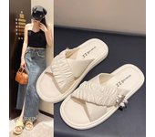 Zapatos para mujer 2024, zapatillas de piscina, zapatillas de lujo, chanclas de goma bajas y poco profundas, chanclas de playa de diseñador, estilo nuevo de verano 35 beige