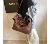 Edición de moda Bolso de gran capacidad para mujer 2024 Nuevo invierno Bolso de mano portátil sencillo Bolso de hombro de primera calidad 47*14*44 negro