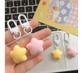 1 llavero con colgante de estrellas amarillas y rosas para niñas, accesorio para mochila, estuche para auriculares, regalos creativos color rosa