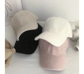 Nueva moda, gorra de béisbol lisa de pelo de mapache sintético, gorra cálida de piel de conejo sintética para invierno, gorra con visera para mujer adulta, gorra Snapback blanca y negra one size blanco