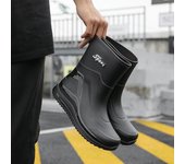 Zapatos de lluvia de moda para hombre, botas de lluvia de tubo medio, zapatos de agua antideslizantes, zapatos de goma de terciopelo para pareja, zapatos de trabajo de pesca para lavado de autos en la cocina 44