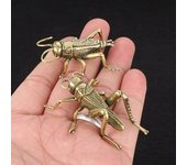 Lindo adorno de grillo de aspecto realista coleccionable de cobre A