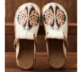 Zapatillas de mujer bordadas de verano planas con zapatos de mujer Flor Retro zapatillas concisas hechas a mano para mujer 4 beige