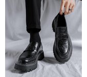 Zapatos de cuero casuales y cómodos de tendencia, mocasines británicos de plataforma con punta redonda y un pedal para hombre 2153-R 38 negro