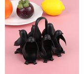 El soporte para huevos con forma de pingüino puede contener hasta 6 huevos compatibles con Egguins
