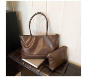 Versión coreana 2024 otoño nuevo coreano simple cuero suave gran capacidad bolso de viaje casual bolso de hombro café