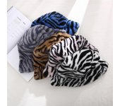 Nuevos sombreros de pescador de felpa con estampado de vaca de invierno para mujer, gorro cálido para turismo al aire libre, gorra de pescador de terciopelo suave, moda femenina, regalo de Panamá 54-58cm azul