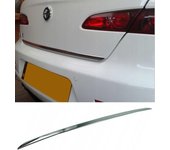 Embellecedor cromado del maletero - Detalle del portón trasero - Detalle trasero de coche premium - Ajuste del portón trasero potenciador de brillo - Alfa Romeo 159 Berlina