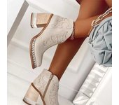 Botas de moda bordadas europeas y americanas, botines de tacón alto de cristal acrílico con detalles de remaches para mujer de gran tamaño 35 blanco