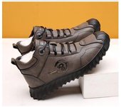 Botas de nieve para hombre de piel gruesa, zapatos de senderismo para exteriores de invierno para hombre, zapatillas de deporte de cuero de montaña para hombre, botines de lana, botas de negocios cómodas antideslizantes 39 negro