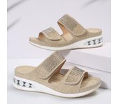 2024 Nuevas zapatillas de suela gruesa de verano para mujer Diamante de agua Una línea con cojín inferior grueso Tacón inclinado Zapatillas de fondo plano para mujer 38 beige