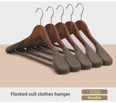 Perchas de madera maciza con hombros anchos para abrigos de cuero y cachemira