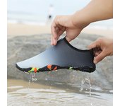 Zapatos acuáticos suaves y elásticos para hombre, zapatillas ligeras de secado rápido para caminar en la playa, zapatos para surfear, zapatos de natación sin cordones, talla 35-46 46