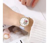 Elegante reloj con patrón de rosas para mujer, esfera redonda clásica, correa de cuero sintético, movimiento de cuarzo preciso, reloj de pulsera, regalo de cumpleaños y aniversario blanco