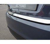 VW Arteon - Embellecedor cromado del maletero - Detalle del portón trasero - Detalle trasero del coche premium - Portón trasero afinado para mejorar el brillo