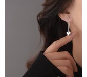 Pendientes Huggie de corazón con borlas de alambre de cadena larga para mujer, colgante para niñas, pendientes perforados a juego para vacaciones diarias, regalos