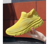 Zapatillas de deporte amarillas sin cordones para hombre, calcetines ultraligeros, zapatillas de plataforma para hombre, zapatillas informales transpirables, zapatillas para correr para hombre 39