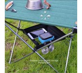 Mesa plegable para exteriores con red de almacenamiento colgante y bolsa para organizar picnics.